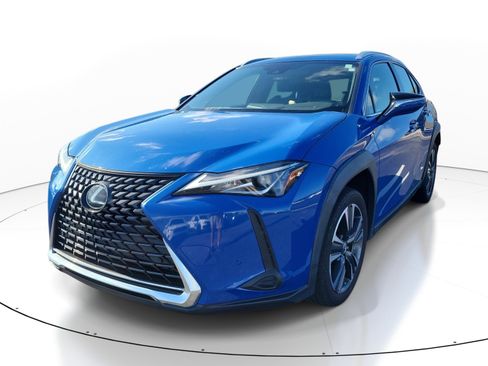 Used 2022 Lexus UX 200 w/ Accessory Package (Z2) FWD image 3