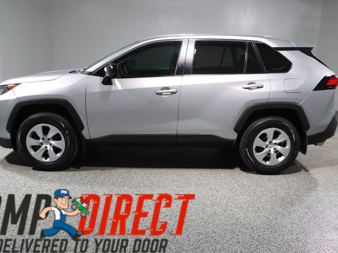 Used 2022 Toyota RAV4 LE image 10