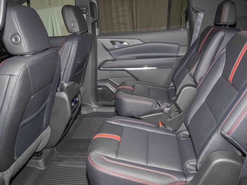 New 2026 Chevrolet Traverse RS w/ LPO, Floor Liner Package image 10