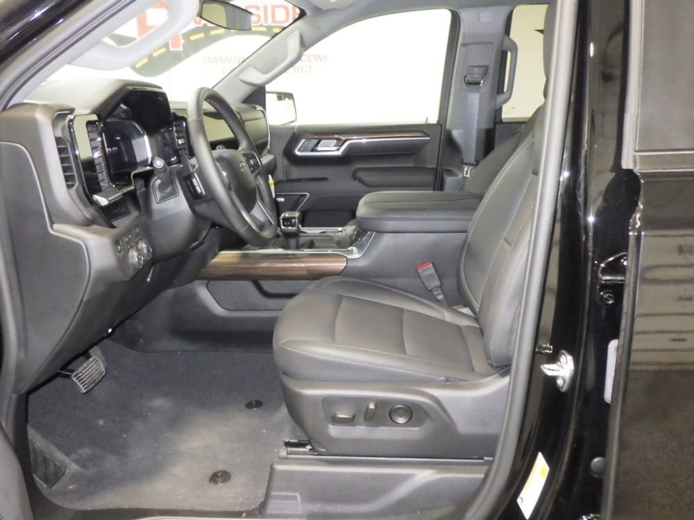 Used 2026 Chevrolet Silverado 1500 RST w/ Redline Edition AWD/4WD image 8