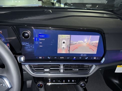 New 2026 Chevrolet Equinox EV LT image 19