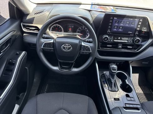 Used 2020 Toyota Highlander L FWD image 15