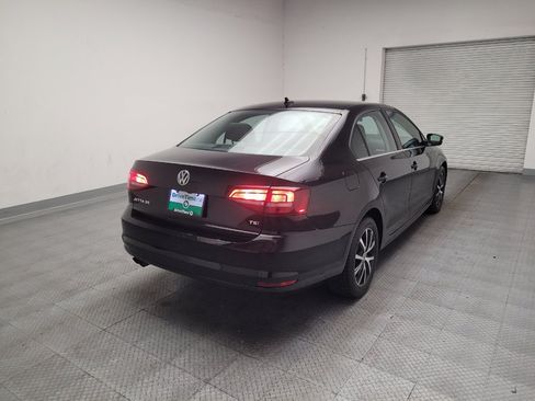 Used 2017 Volkswagen Jetta SE FWD image 9