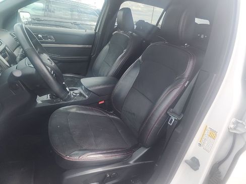 Used 2019 Ford Explorer XLT w/ Equipment Group 202A AWD/4WD image 5
