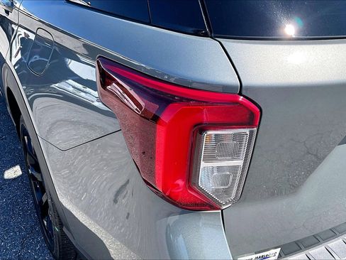 Used 2020 Ford Explorer ST w/ ST Street Pack image 31