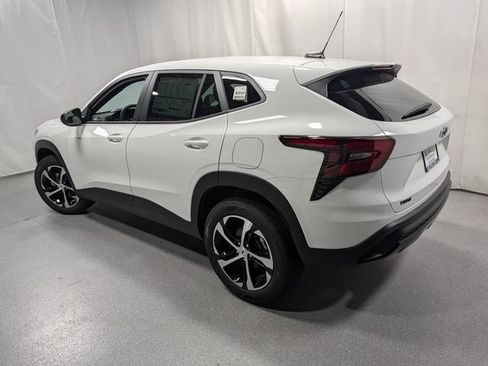 New 2026 Chevrolet Trax RS w/ Sunroof Package FWD image 6