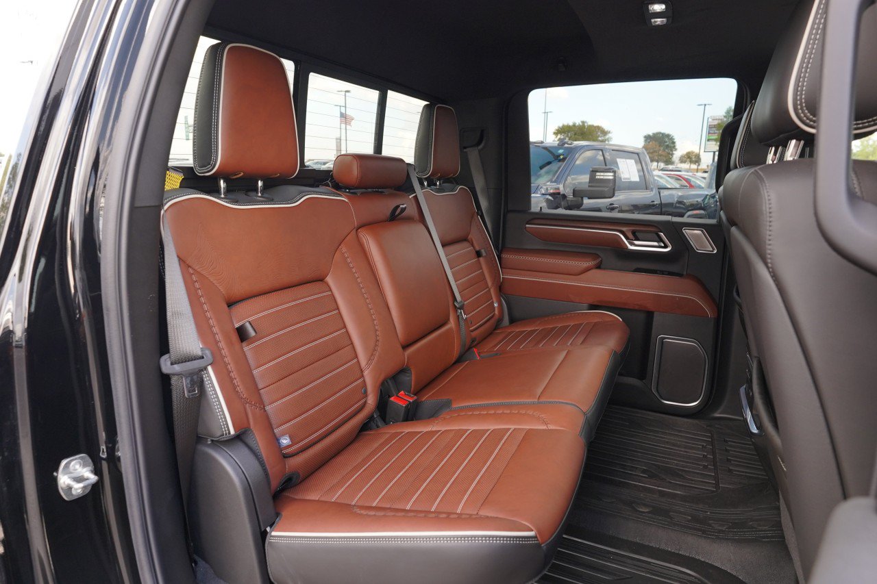 Certified 2026 GMC Sierra 2500 Denali Ultimate w/ LPO, GMC Protection Package AWD/4WD image 23