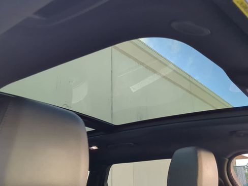 Certified 2025 Land Rover Range Rover Velar Dynamic SE image 20