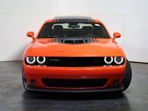 Used 2016 Dodge Challenger R/T Scat Pack RWD image 9
