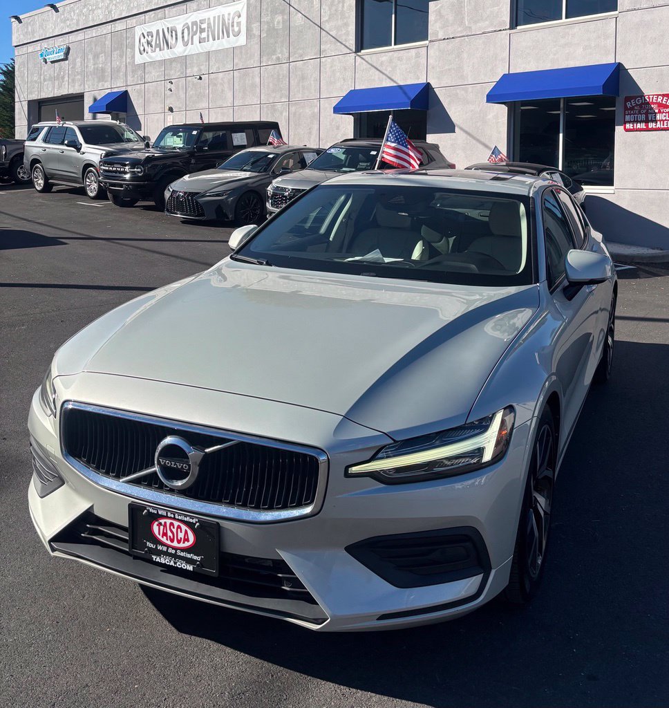 Used 2019 Volvo S60 T6 Momentum w/ Premium Package AWD/4WD image 2