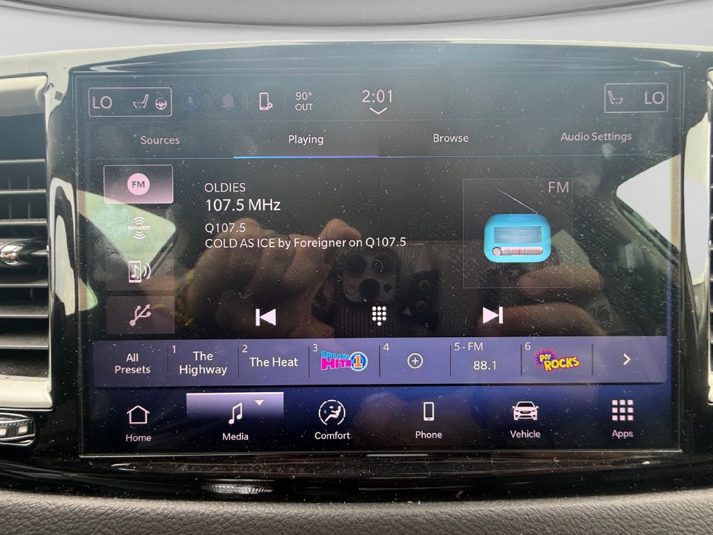 Used 2024 Chrysler Pacifica Touring-L FWD image 27
