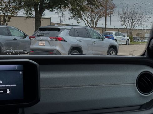 Used 2025 Jeep Wrangler Sport S image 35