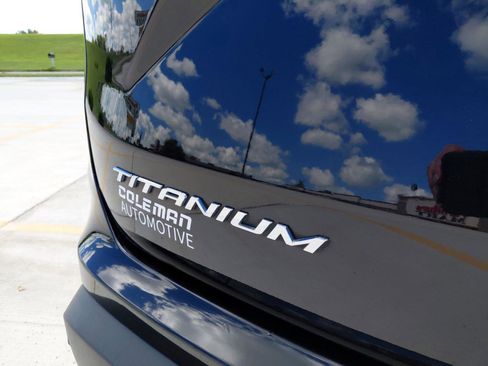 Used 2024 Ford Edge Titanium image 29