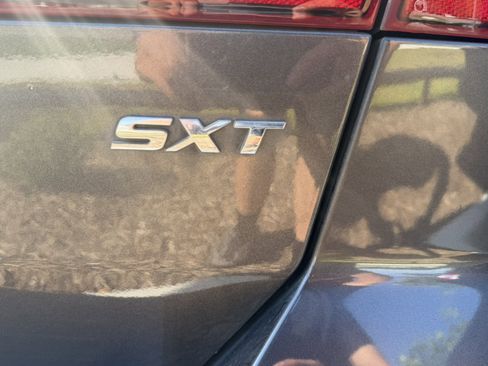 Used 2018 Dodge Journey SXT w/ Connectivity Group FWD image 19