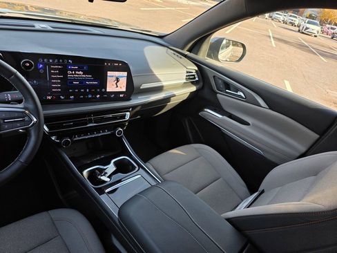 Certified 2024 Chevrolet Traverse LT image 28