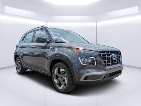 New 2025 Hyundai Venue Limited FWD image 1