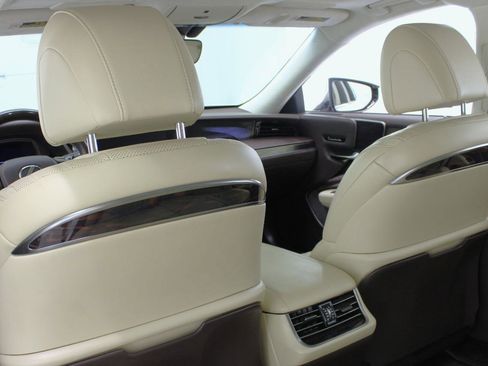 Used 2018 Lexus LS 500 w/ Luxury Package RWD image 38