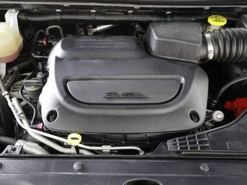 Used 2023 Chrysler Voyager LX image 19