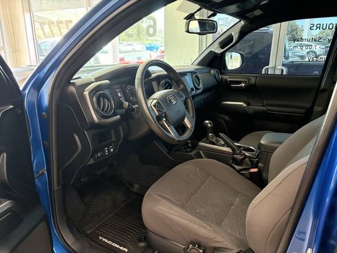 Used 2017 Toyota Tacoma TRD Sport w/ Tow Package (A/T) AWD/4WD image 11