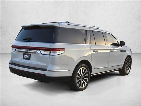 Used 2022 Lincoln Navigator L Reserve AWD/4WD image 5