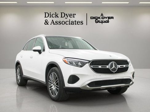 Used 2025 Mercedes-Benz GLC 300 image 1