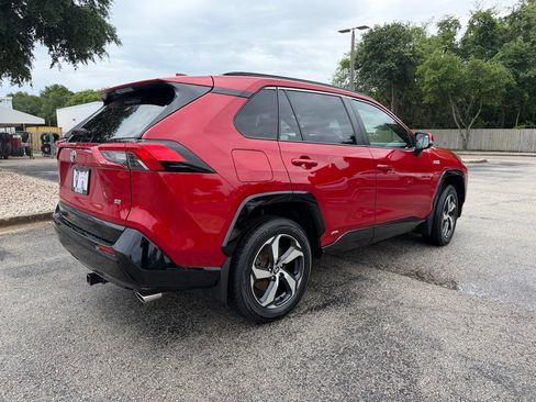 Used 2021 Toyota RAV4 SE w/ Weather & Moonroof Package AWD/4WD image 9