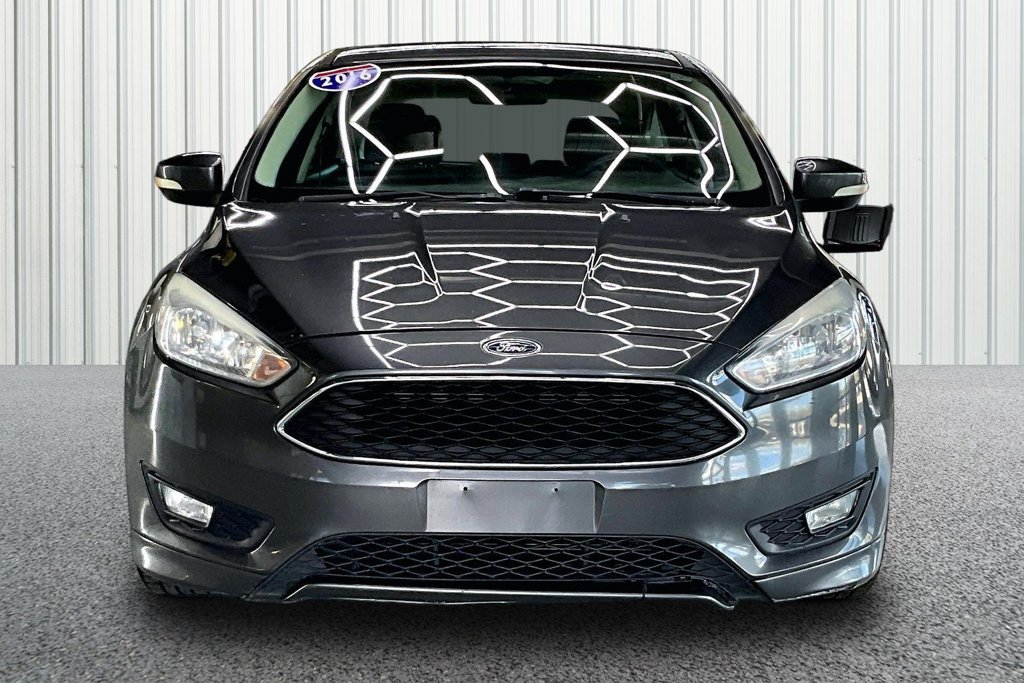 Used 2016 Ford Focus SE w/ SE Sport Package FWD image 2