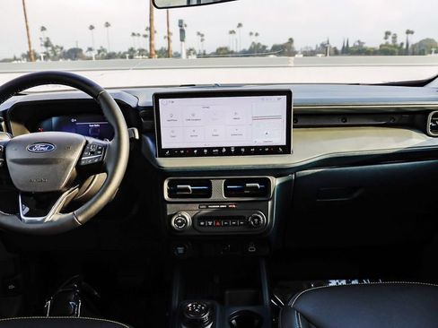 Used 2025 Ford Maverick Lobo image 15