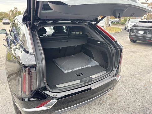 New 2026 Cadillac Optiq Luxury 2 image 12