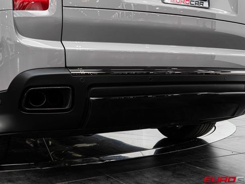 Used 2023 Rolls-Royce Cullinan Black Badge w/ Dark Exterior Package image 21