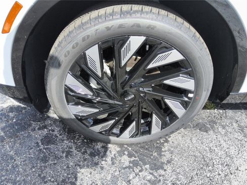 New 2026 Lincoln Nautilus Reserve w/ Jet Appearance Package AWD/4WD image 9