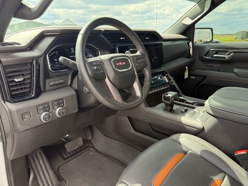 Used 2025 GMC Sierra 1500 AT4 w/ AT4 Premium Package AWD/4WD image 19