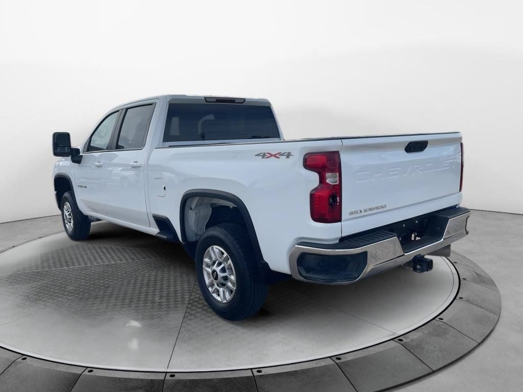 Used 2024 Chevrolet Silverado 2500 LT AWD/4WD image 7