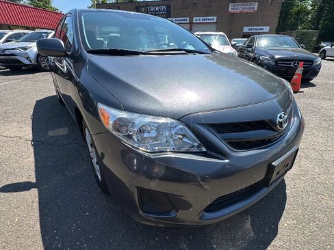 Used 2013 Toyota Corolla L FWD image 3