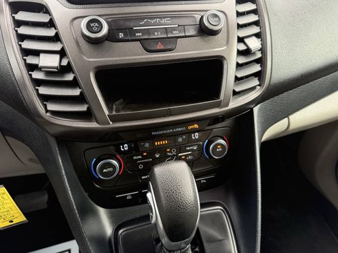 Used 2022 Ford Transit Connect XLT FWD image 27