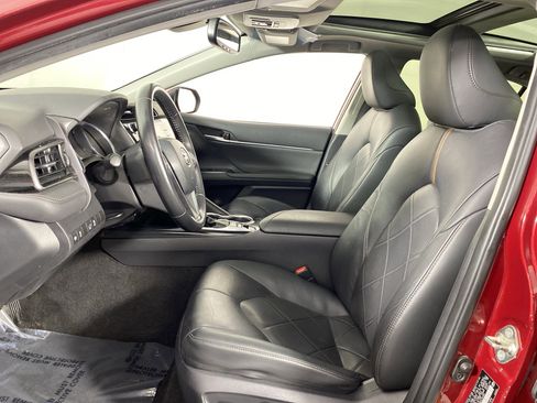 Used 2019 Toyota Camry XLE image 15