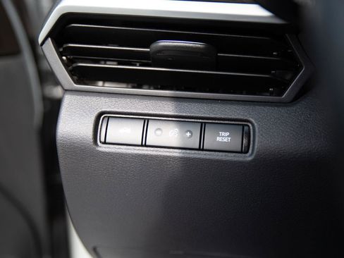 Used 2024 Nissan Altima 2.5 SV image 17