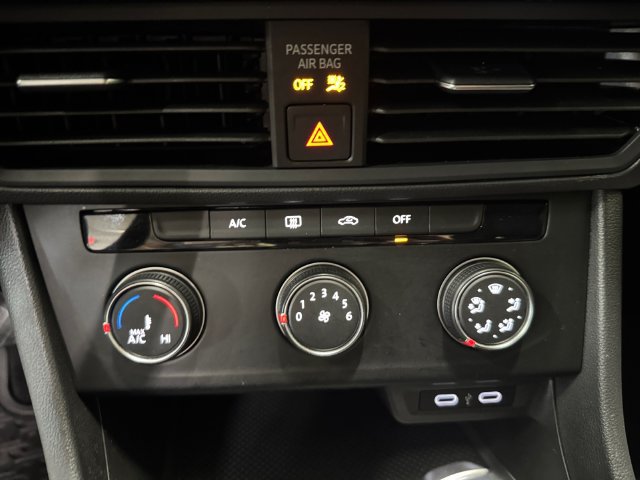 Used 2021 Volkswagen Jetta R-Line FWD image 3