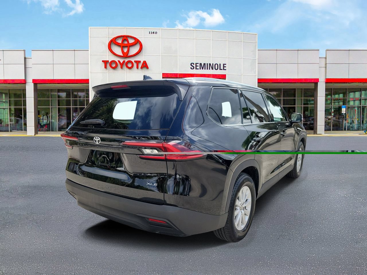 Used 2025 Toyota Grand Highlander FWD image 3