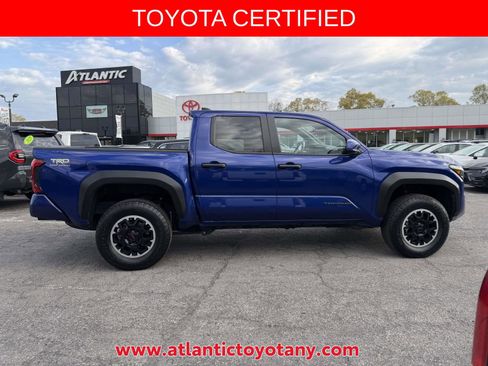 Certified 2024 Toyota Tacoma TRD Off-Road AWD/4WD image 9