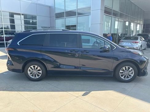 Used 2026 Toyota Sienna LE FWD image 8