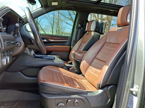 Used 2023 GMC Yukon XL Denali Ultimate image 11