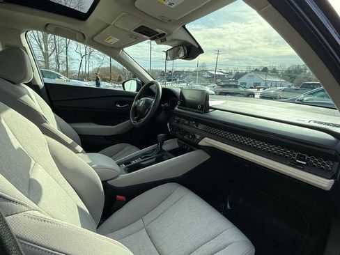 Used 2025 Honda Accord SE image 10