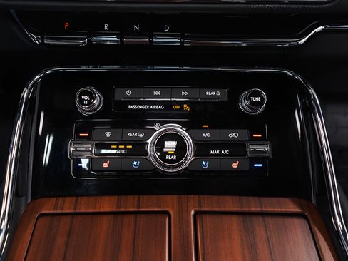 Used 2023 Lincoln Navigator Reserve AWD/4WD image 14