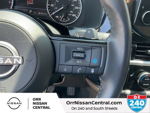 Used 2025 Nissan Pathfinder SL FWD image 21