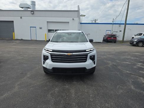New 2027 Chevrolet Traverse LT w/ Driver Confidence Package FWD image 2