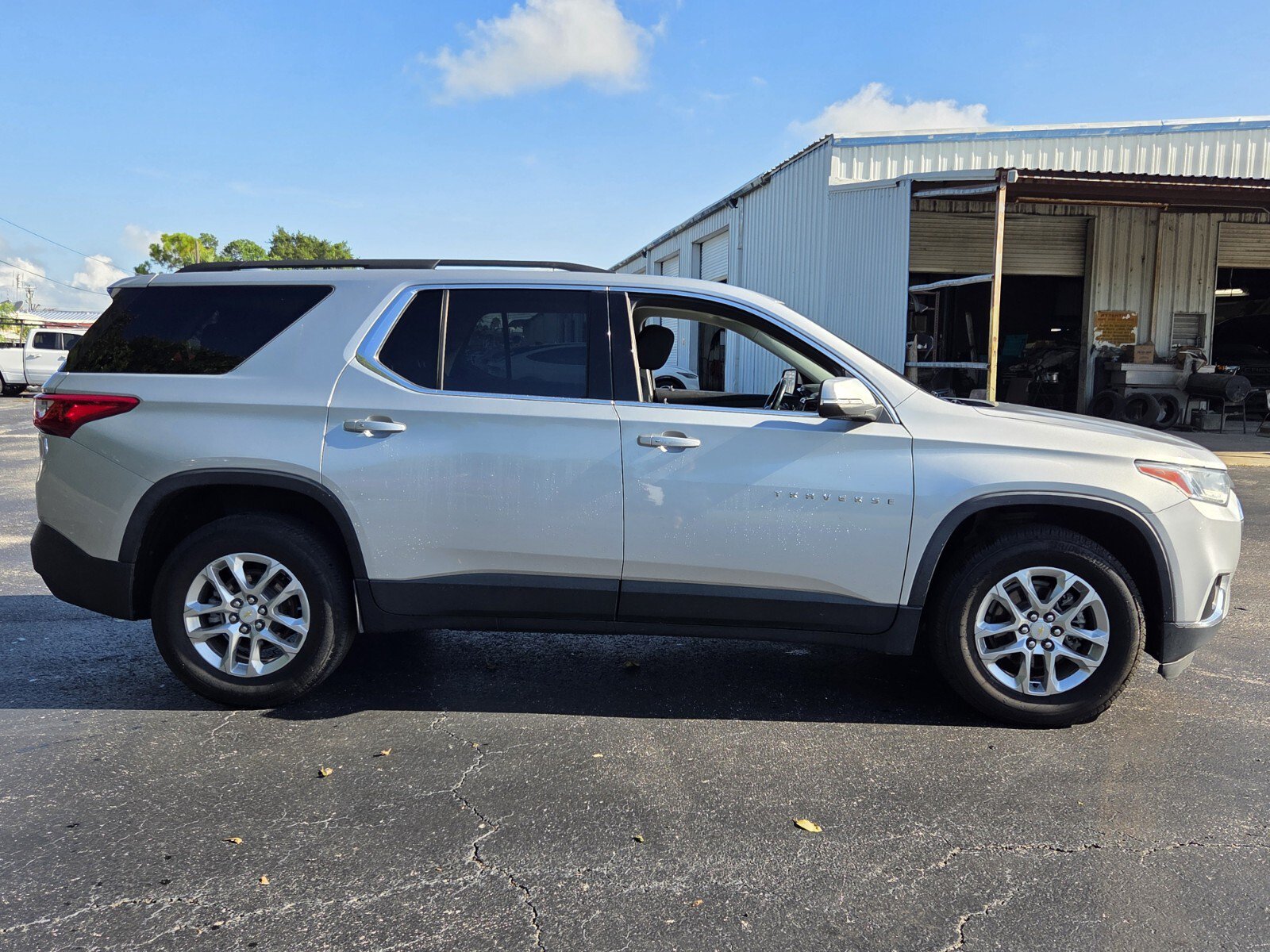 Certified 2021 Chevrolet Traverse LT FWD image 6