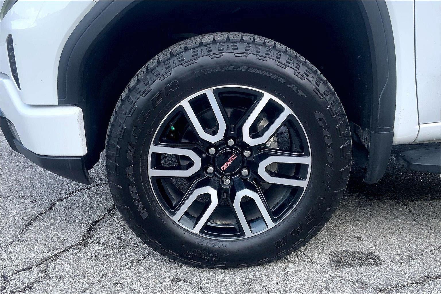 Used 2022 GMC Sierra 1500 AT4 w/ AT4 Preferred Package AWD/4WD image 9