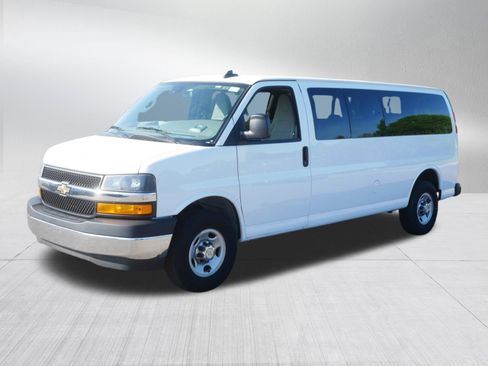 Used 2024 Chevrolet Express 3500 LT w/ LT Preferred Equipment Group RWD image 3
