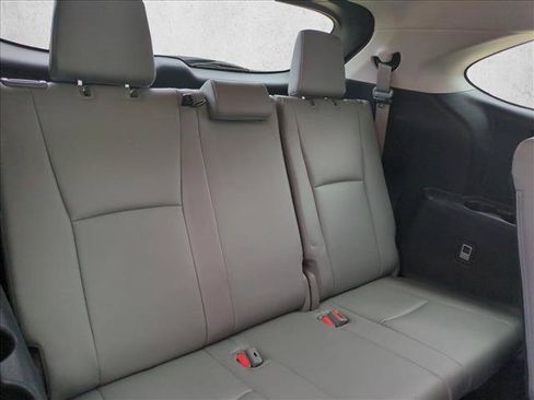 Used 2023 Toyota Highlander XLE FWD image 19